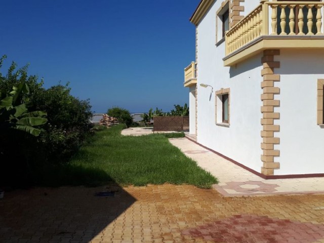 Wunderschöne 4+1 Villa zum Verkauf in Kyrenia Alsancak 05338547005 ** 