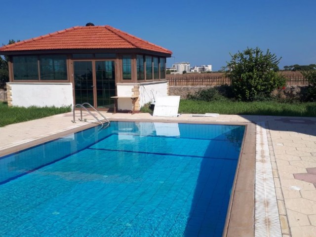 Wunderschöne 4+1 Villa zum Verkauf in Kyrenia Alsancak 05338547005 ** 