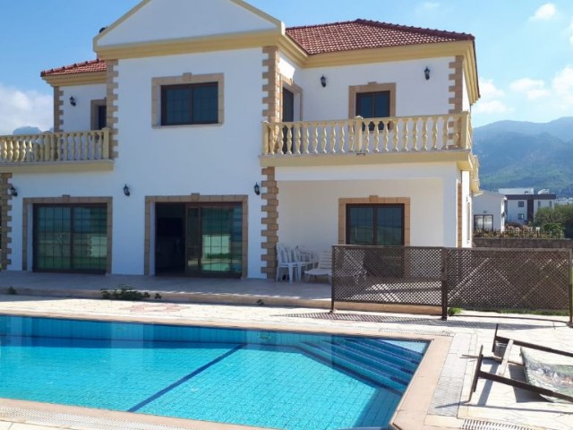 Wunderschöne 4+1 Villa zum Verkauf in Kyrenia Alsancak 05338547005 ** 