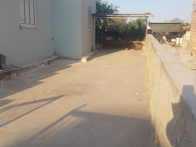 Haus mit Garten zum Verkauf in Famagusta Mormenekshede Habibe Cetin 05338547005 ** 