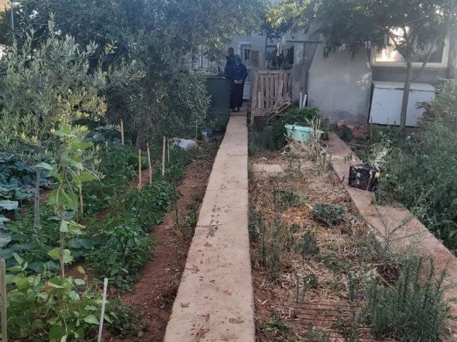 Haus mit Garten zum Verkauf in Famagusta Mormenekshede Habibe Cetin 05338547005 ** 