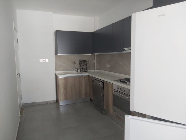 2 + 1 apartment for rent in Famagusta çanakkale Ayşe Keş 05488547006 ** 