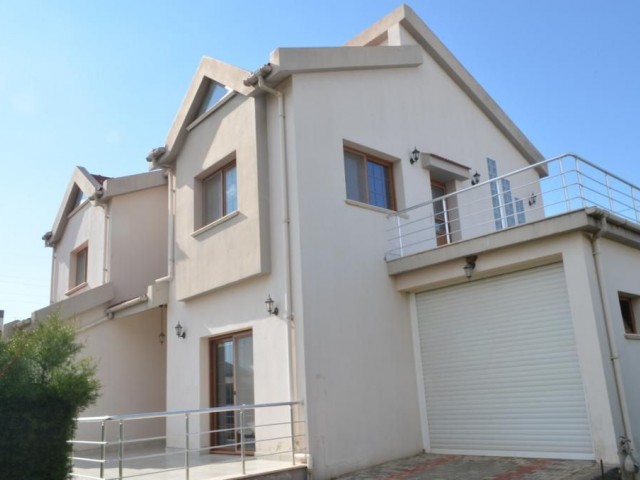 4 + 1 villa HABIBE ÇETIN for sale in Aşağı Maraş district of Famagusta 05338547005 ** 