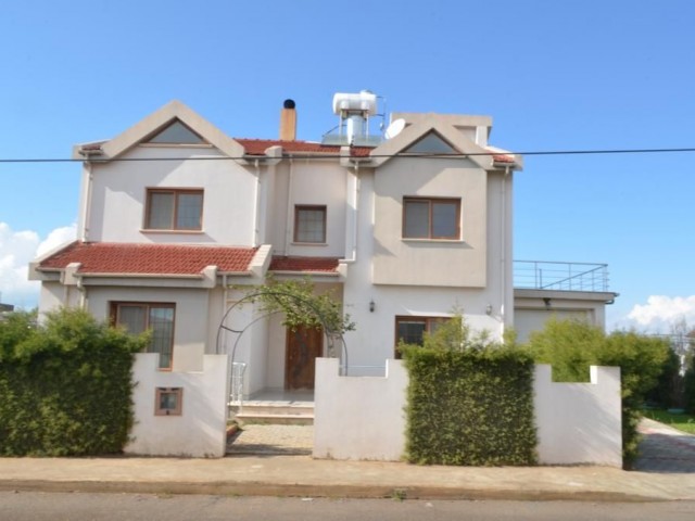 4 + 1 villa HABIBE ÇETIN for sale in Aşağı Maraş district of Famagusta 05338547005 ** 