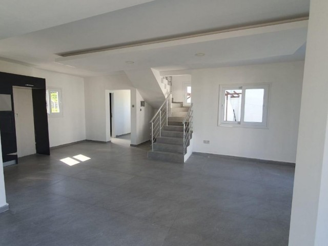 Kyrenia Esentepe Gelegenheit zum Kauf 2+1 Maisonette-Villa HABIBE ÇETİN 05338547005