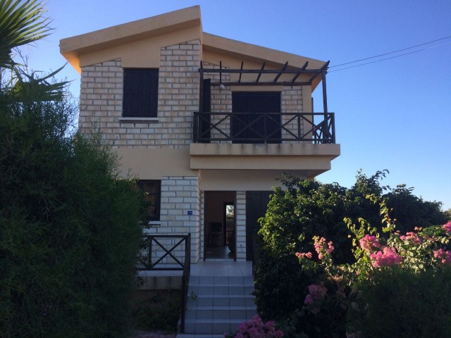 İskele Karpaz Sipahi de deniz manzaralı en güzel sahillere yürüme mesafesi  şokk  fırsattt satılık villa Habibe Çetin 05488547006