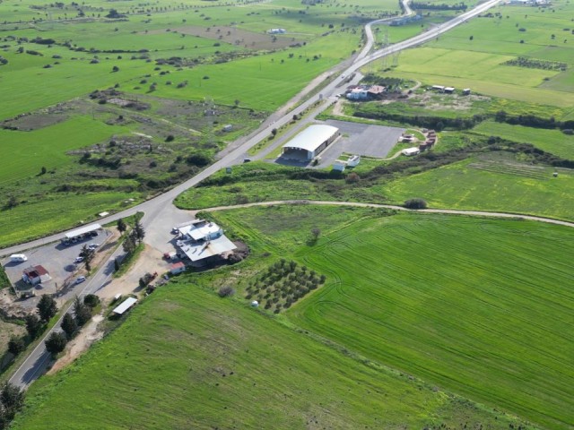 Investitionsmöglichkeit in zentraler Lage, neben der Hauptstraße: Iskele liegt in Çayırova!