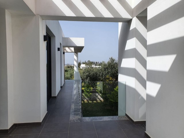 Girne Ozanköy'de full eşyalı, 3 yatak odalı kiralık Modern Villa