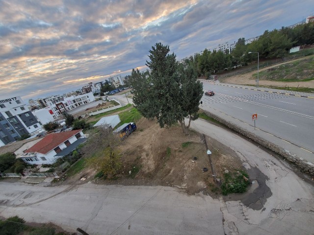 GEWERBLICHES ECKENGRUNDSTÜCK ZUM VERKAUF IM KÜÇÜK KAYMAKLI-GEBIET