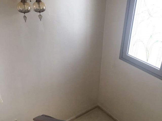 Kıbrıs Girne Çatalköyde Satılık 4+1 Havuzlu Villa