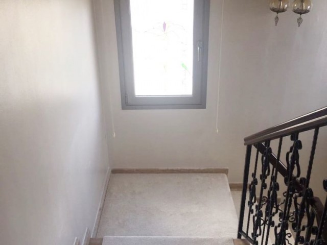 Kıbrıs Girne Çatalköyde Satılık 4+1 Havuzlu Villa