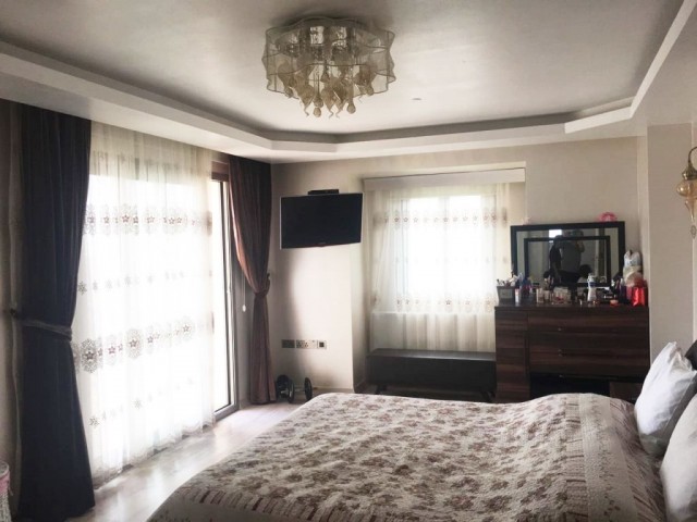 Kıbrıs Girne Çatalköyde Satılık 4+1 Havuzlu Villa