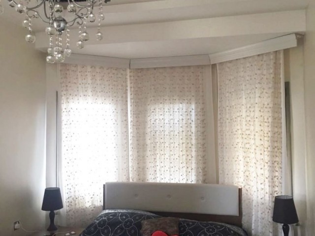 Kıbrıs Girne Çatalköyde Satılık 4+1 Havuzlu Villa