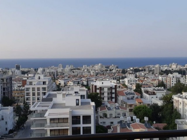 Kıbrıs Girne Merkezde Site İçi Ultra Lüx 3+1 Daire