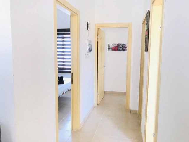 Girne Lapta'da Kiralık Denize sıfır Bahçeli 3+1  Daire