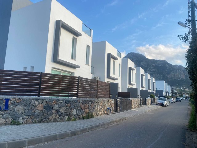 Verkauf einer 2+1-Villa in einem Hotelkomplex in der Gegend von Karsiyaka, Girne.