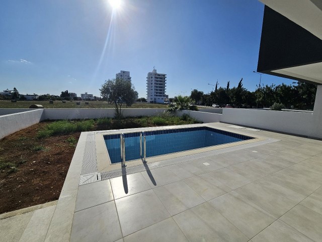 Kuzey Kıbrıs'ın en iyi konumunda yüzme havuzlu 3+1 Lüks Villa