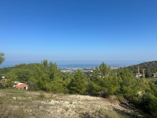 Girne Karmi bölgesinde 1 donum 3 evler satılık arazi