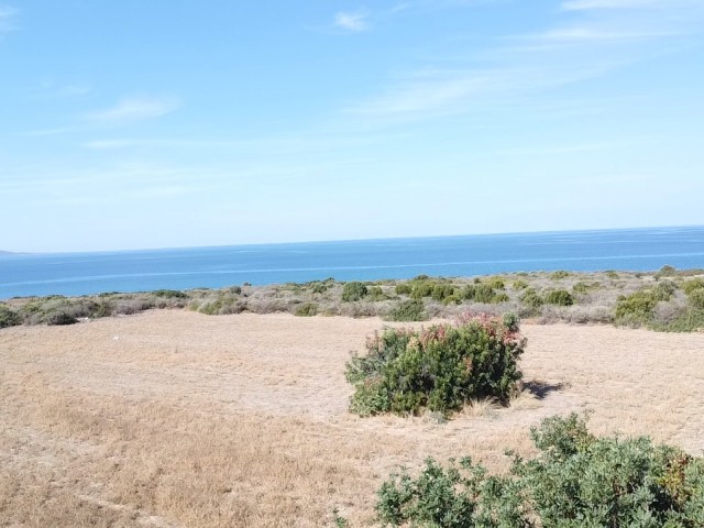 Land for sale in the Karsiyaka region of Kyrenia, 200 meters from the sea, in a magnificent location, open to offers.