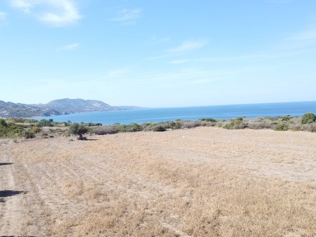 Grundstück zum Verkauf in der Region Karsiyaka in Kyrenia, 200 Meter vom Meer entfernt, in herrlicher Lage, offen für Angebote.