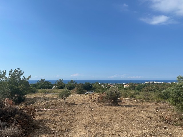 820 m2 land for sale in Kyrenia Edremit region