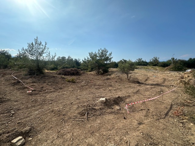 820 m2 land for sale in Kyrenia Edremit region