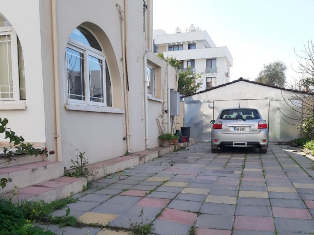 GROUND FLOOR, GARAGE, GARDEN, 180 SQUARE METERS 3+1 flat in Marmara region