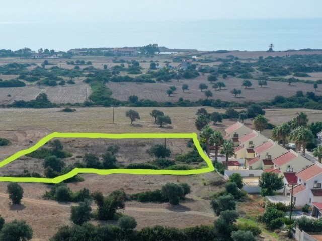 Feld mit Meerblick in Kumyalı