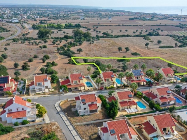 Field with sea view in Kumyalı