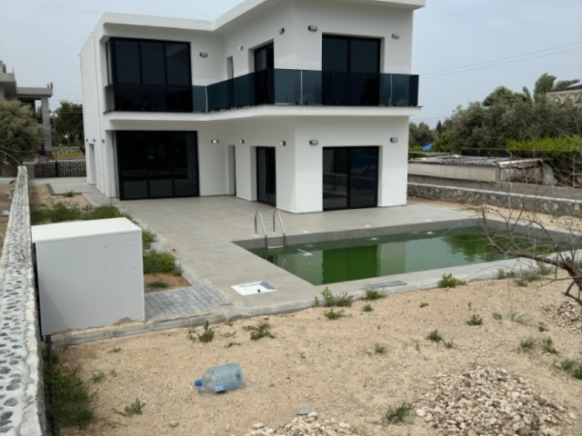 Bezugsfertige Lux 4+1 Villa mit privatem Pool
