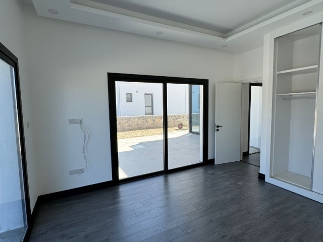 Özel Havuzlu Geniş Arsa Payı 4+1 Modern Villa