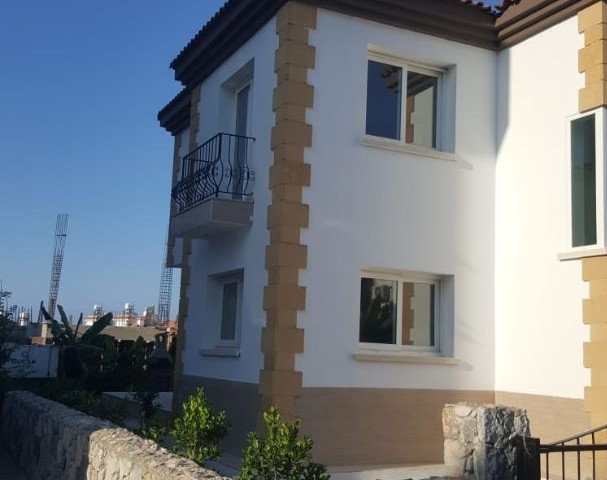 Girne Alsancak'ta 3+1 Satılık Villa