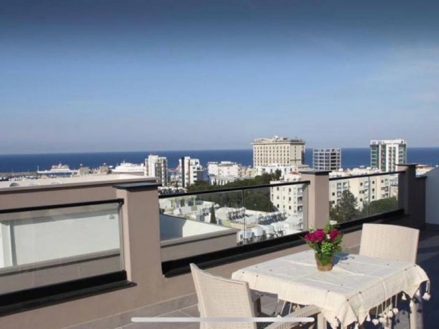 2+1 Penthouse-Residenz zur Tagesmiete im Zentrum von Kyrenia