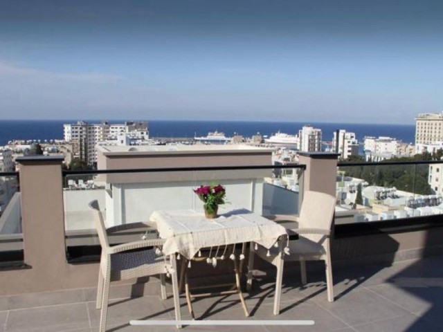 2+1 Penthouse-Residenz zur Tagesmiete im Zentrum von Kyrenia