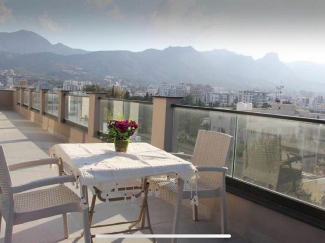 2+1 Penthouse-Residenz zur Tagesmiete im Zentrum von Kyrenia