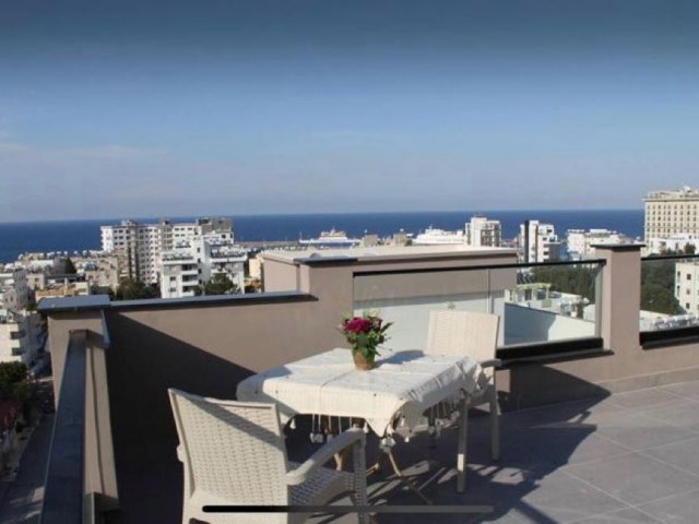 2+1 Penthouse-Residenz zur Tagesmiete im Zentrum von Kyrenia