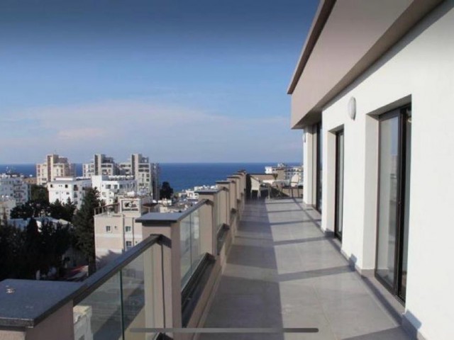 2+1 Penthouse-Residenz zur Tagesmiete im Zentrum von Kyrenia