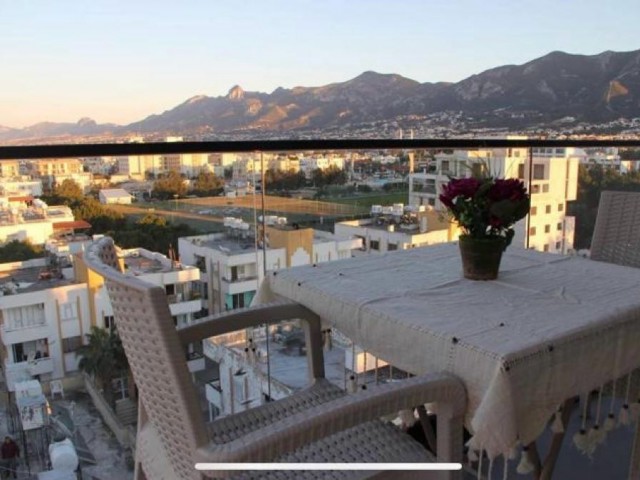 2+1 Penthouse-Residenz zur Tagesmiete im Zentrum von Kyrenia