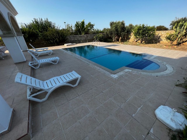 3+1 Villa zur Miete mit privatem Pool in Çatalköy, Kyrenia