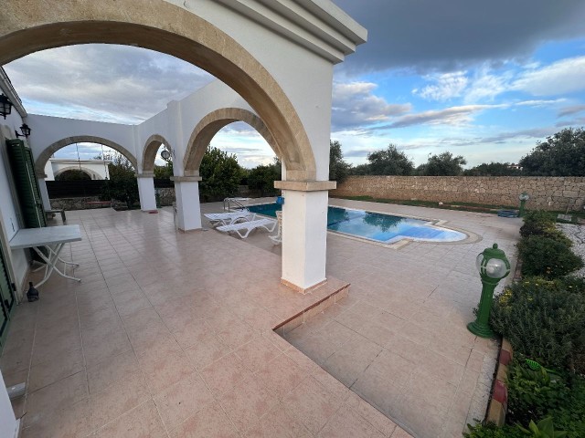 3+1 Villa zur Miete mit privatem Pool in Çatalköy, Kyrenia