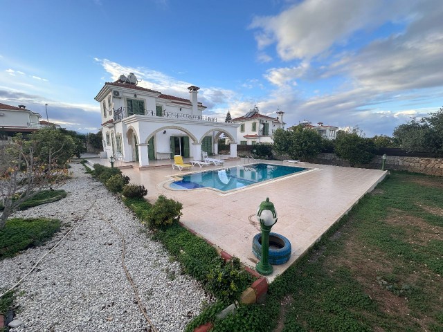 3+1 Villa zur Miete mit privatem Pool in Çatalköy, Kyrenia