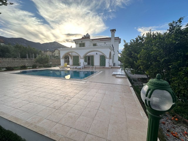 3+1 Villa zur Miete mit privatem Pool in Çatalköy, Kyrenia