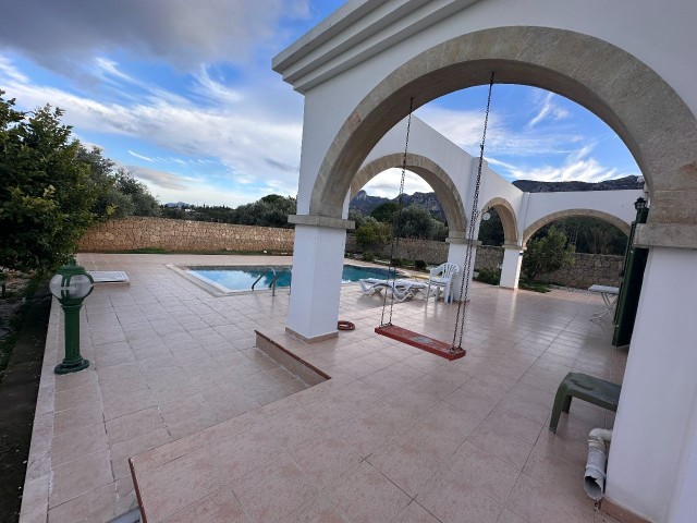 3+1 Villa zur Miete mit privatem Pool in Çatalköy, Kyrenia