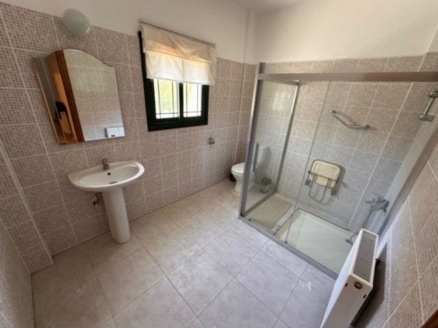 Kyrenia Alsancak Tagesmiete 4+1 Villa