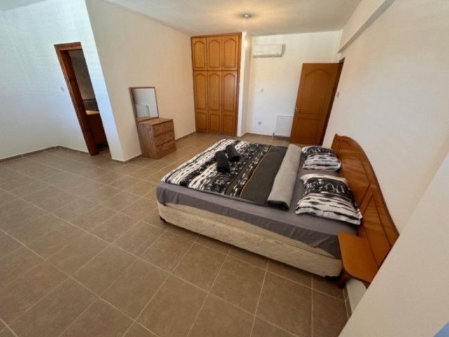 Kyrenia Alsancak Tagesmiete 4+1 Villa