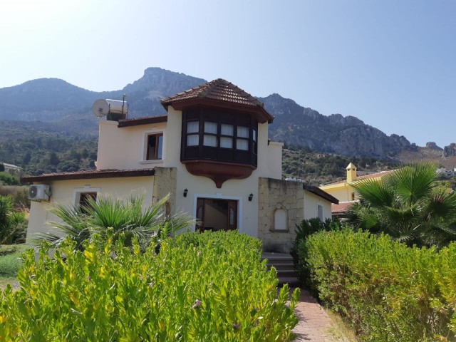 4+1 Villa for Rent with Private Pool in Karşıyaka, Kyrenia