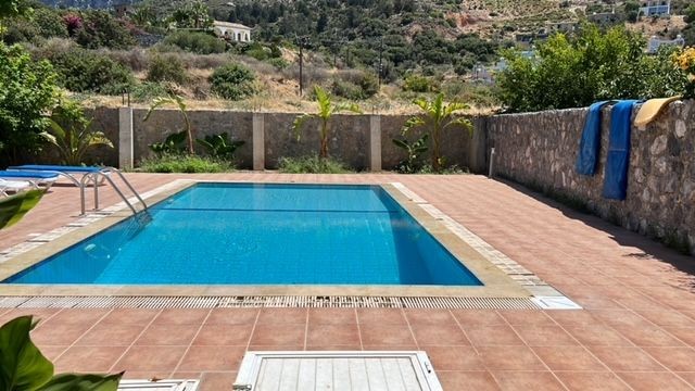 4+1 Villa for Rent with Private Pool in Karşıyaka, Kyrenia