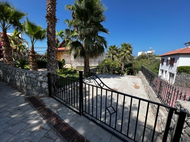 5+1 Villa zur Miete mit privatem Pool in Yesiltepe, Kyrenia