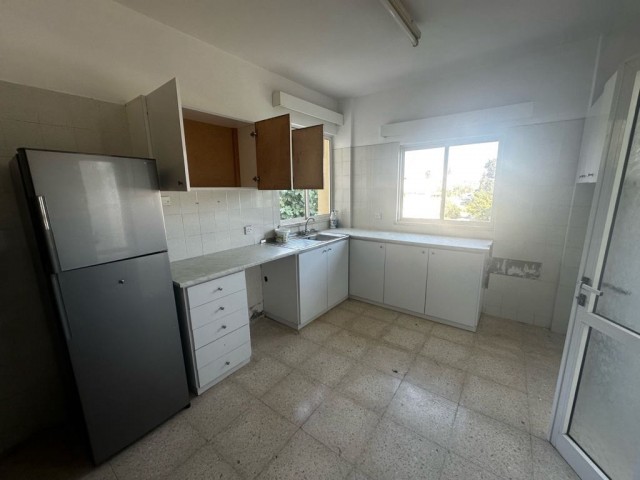 Erschwingliche 2+1-Wohnung zum Verkauf im Zentrum von Famagusta