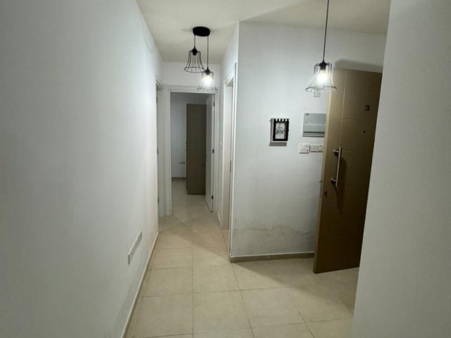 Wohnung mit 2 Schlafzimmern und 1 Wohnzimmer zu vermieten im Zentrum von Kyrenia